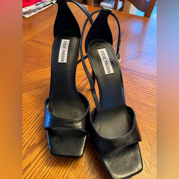 Steve Madden Black Heels size 10 - Picture 2 of 2